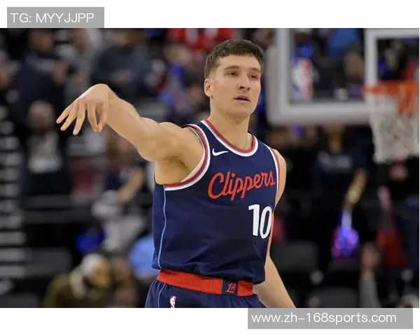 博格丹缺席第12场比赛船记透露其正在场上训练以增强腿筋力量 博格丹缺席第12场比赛船记透露其正在场上训练以增强腿筋力量